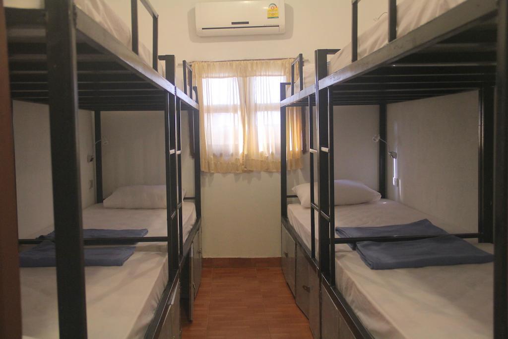 Lpq Backpackers Hostel Luang Prabang Room photo